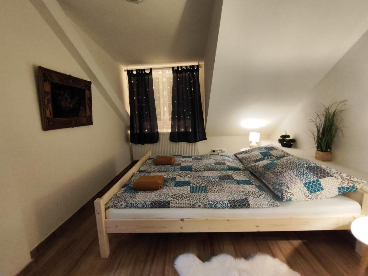 Kralovak Apartment Kraluv Dvur ภายนอก รูปภาพ