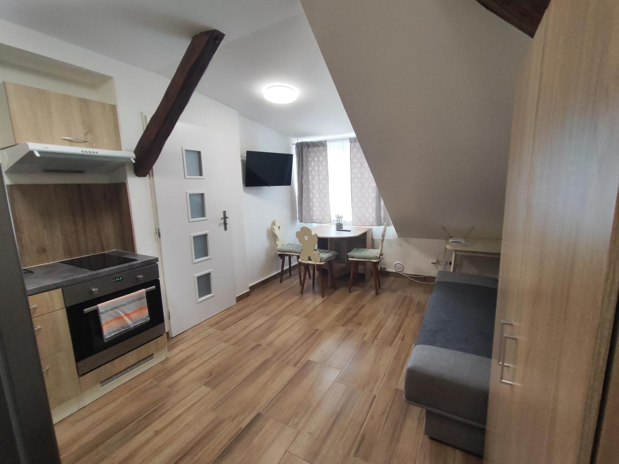 Kralovak Apartment Kraluv Dvur ภายนอก รูปภาพ
